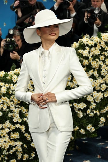 المجوهرات الفاخرة تتحول إلى حديث حفل Met Gala  لعام 2025 والقلادات المرصعة بالألماس والأحجار الكريمة تتصدر المنافسة بين النج